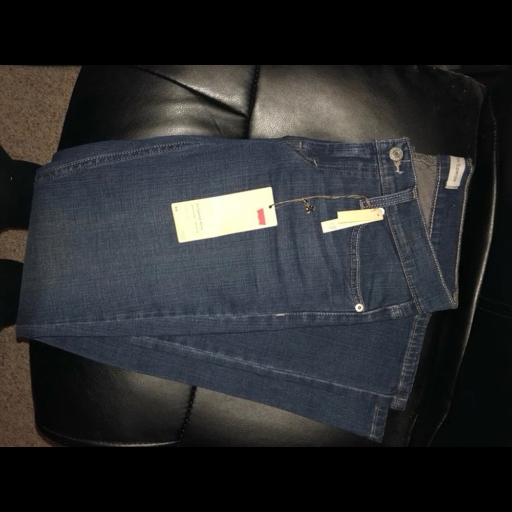 Levi’s size 3 // 524 too super low skinny jeans